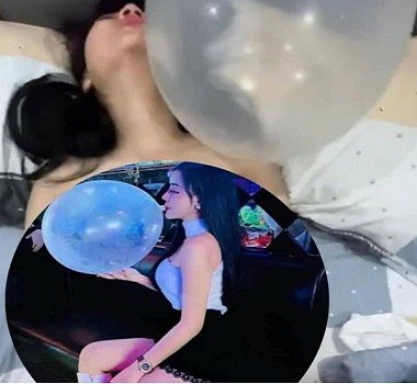 Миссис Хоанг стимулировала и искусство ласках