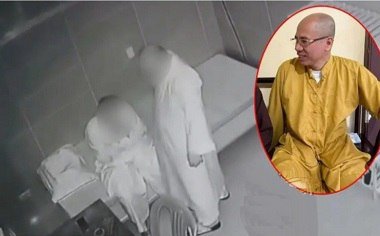 Большая грудь жаждает пригласить его насладиться