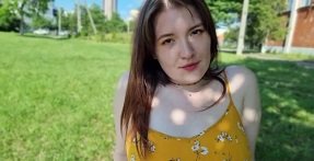 Красивая девушка крутые руки с отличным сексом