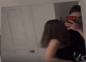 Две дочери любят уговорить шаги