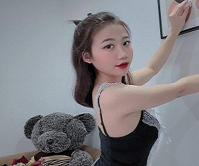 Thao 2k3 показывает горячую фигуру в красивом клипе